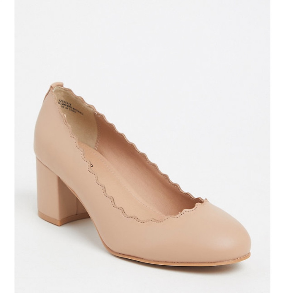 Nude Scalloped Pump